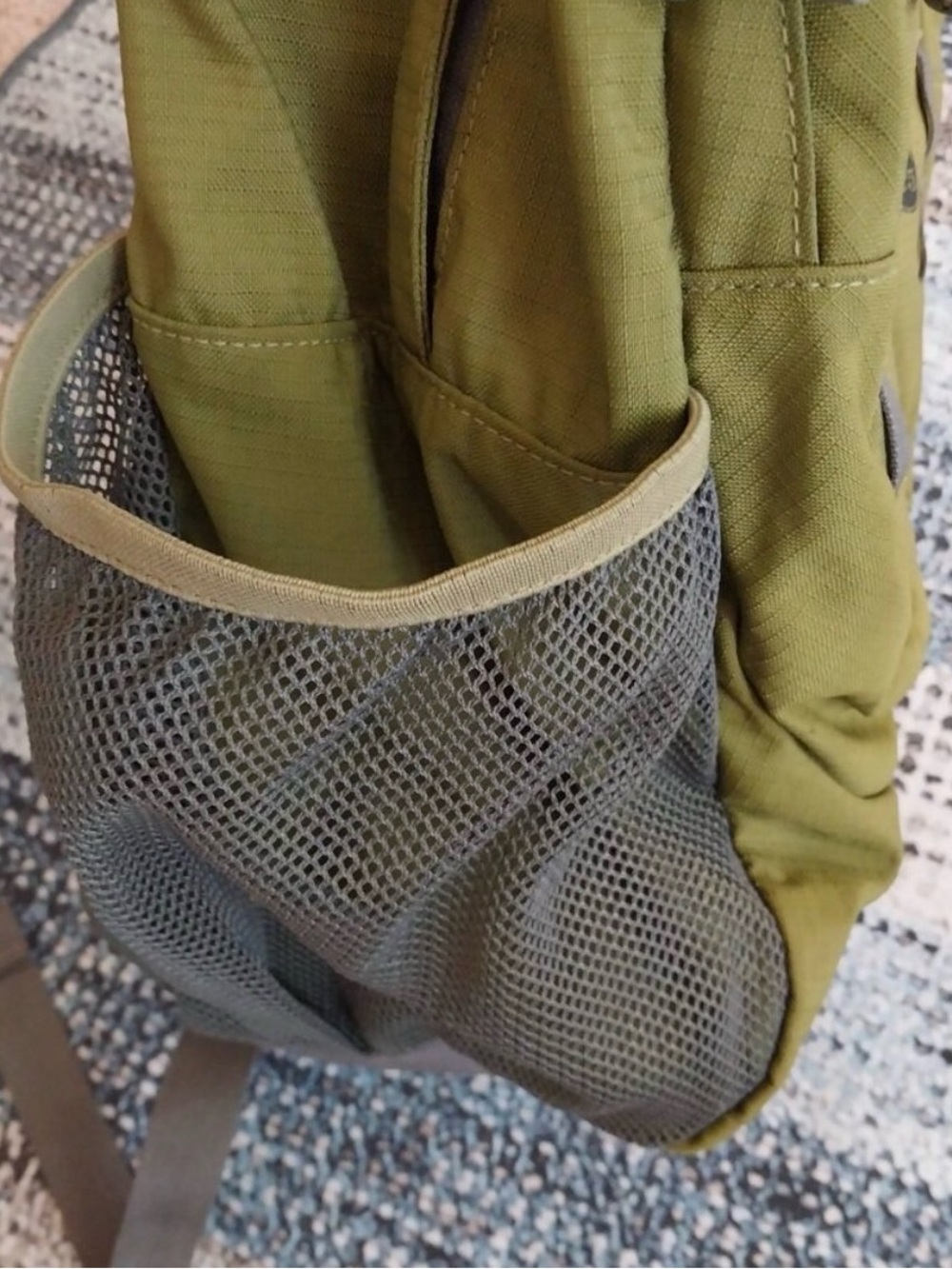 REI Trail 25 Backpack in Olive - Picture 7 of 8